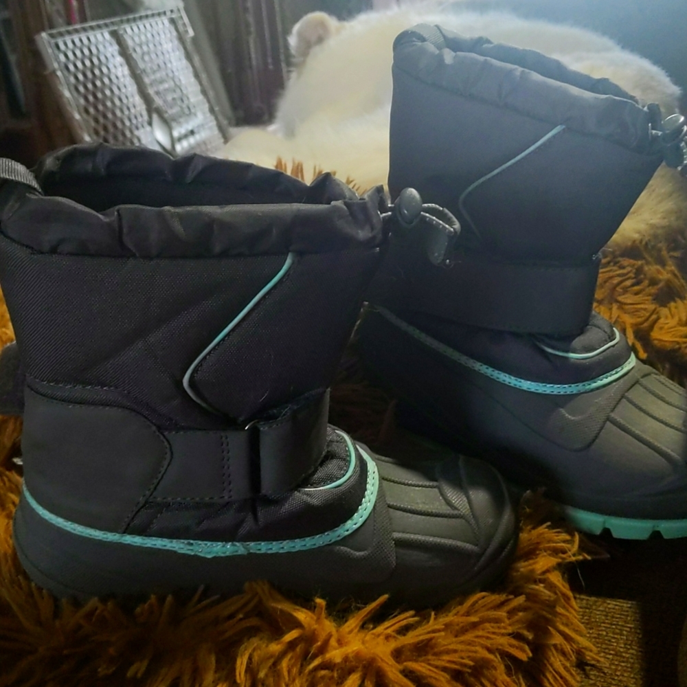 Snow boots